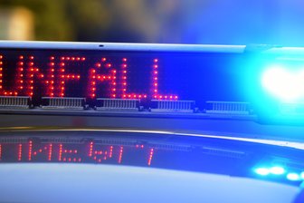 Unfall im B-93-Tunnel in Zwickau-Mosel: Polizei und Rettungsdienst am Donnerstagnachmittag im Einsatz - Auf 15.000 Euro wird der Sachschaden nach dem Unfall im Tunnel in Zwickau beziffert.