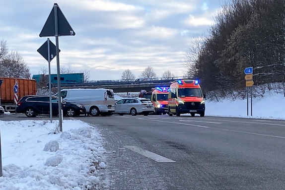 Unfall im Berufsverkehr: Auffahrt zur B 93 in Zwickau-Crossen gesperrt - 