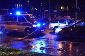Unfall im Chemnitzer Zentrum: Ampelanlage an Kreuzung ausgefallen - Die Ampel an der Kreuzung Hartmannstraße/Bergstraße wurde bei einem Unfall außer Gefecht gesetzt.
