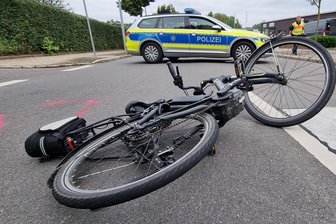 Unfall im Erzgebirge: E-Bike-Fahrerin in Krankenhaus eingeliefert - Eine E-Bike-Fahrerin musste nach einem Unfall in Marienberg in eine Klinik eingeliefert werden.