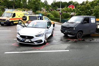 Unfall im Erzgebirge: Verletzte nach Kollision auf Bundesstraße - Auf der B 93 in Schneeberg hat sich am Mittwoch ein Verkehrsunfall ereignet.