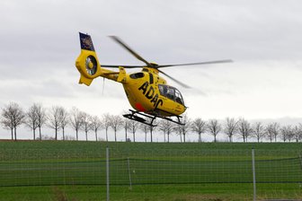 Unfall im Gewerbegebiet Nordwest in Glauchau: Rettungshubschrauber bringt verletzte Radfahrerin in Klinik - Polizei nennt Ursache für Zusammenstoß - Nach dem Unfall im Gewerbegebiet war der Rettungshubschrauber im Einsatz.