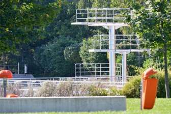 Unfall im Johannisbad Freiberg: Wie ist der Stand der Ermittlungen? - Einen Unfall gab es am 4. September am Sprungturm im Außenbereich des Johannisbades in Freiberg.
