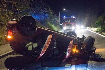 Unfall in Aue: Auto überschlägt sich - Zwei Verletzte -