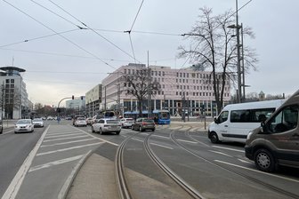 Unfall in der Chemnitzer City: Busse fallen aus - Unfall in der Chemnitzer Innenstadt. Der Verkehr rollte, bei Bussen kommt es zu Verzögerungen.