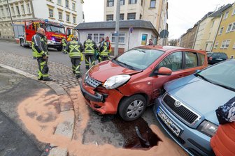 Unfall in der Oberstadt in Glauchau: Polizei beziffert Sachschaden auf 12.000 Euro - Nach einem Unfall war die Kreuzung in der Oberstadt rund eine Stunde gesperrt.