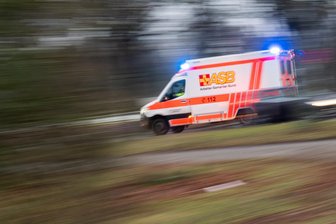 Unfall in Frankenhain: Zwei Schwerverletzte bei Zusammenstoß auf Kreuzung - Bei einem Verkehrsunfall wurden am Donnerstag in Frankenhain zwei Personen schwer verletzt. Sie mussten ins Krankenhaus gebracht werden (Symbolbild).