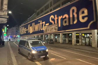 Unfall in Leipzig: Autofahrer fährt in Fahrrad-Demo und flüchtet – zwei Verletzte - Nach einem Zusammenstoß mit Teilnehmern einer Fahrraddemo in Leipzig flüchtete der Autofahrer.