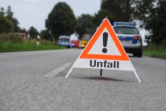Unfall in Lugau: Mercedes-Transporter kollidiert mit Opel - Auf der Unteren Hauptstraße in Lugau hat es einen Unfall gegeben.