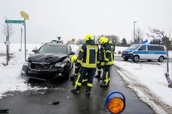 Unfall in Mittweida: Frau nach Frontalzusammenstoß verletzt - In Mittweida sind zwei Autos zusammengestoßen, eine Fahrerin wurde verletzt.