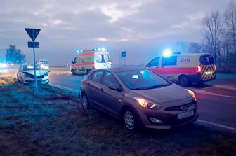 Unfall in Röhrsdorf: 10.000 Euro Schaden - Die Straße in Röhrsdorf musste nach dem Verkehrsunfall kurzzeitig gesperrt werden.