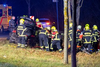 Unfall in Waldheim: Ersthelfer zufällig ein Feuerwehrmann - Am Sonntag kam es in Gebersbach zu einem schweren Verkehrsunfall.