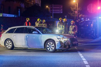 Unfall in Wüstenbrand: Moped-Fahrer wird bei Crash an Kreuzung verletzt - Nach dem Unfall war auch die Feuerwehr in Wüstenbrand im Einsatz.