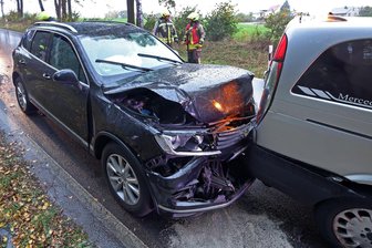 Unfall mit drei Fahrzeugen und vier Leichtverletzten: B 173 zwischen Bernsdorf und Gersdorf voll gesperrt - Nach dem Auffahrunfall war die B 173 voll gesperrt.
