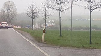 Unfall mit drei Schwerverletzten führt zu Stau auf der A 72 - Nach einem Unfall auf der A 72 war am Dienstagvormittag auch die B 173 dicht.