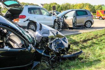 Unfall mit drei Verletzten auf Autobahnzubringer - 