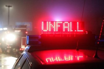 Unfall mit drei Verletzten auf der B92 - 