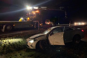 Unfall mit Mercedes: 50.000 Euro Schaden -