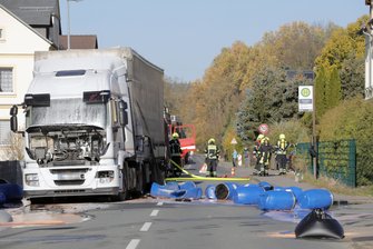 Unfall mit Pferd löst Gefahrguteinsatz aus - 