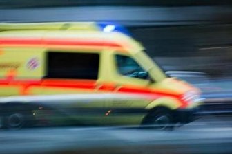 Unfall mit Rettungswagen - B 95-Kreuzung voll gesperrt - Ein Unfall hat am Montagaben zu Stau auf der B 95 in Ehrenfriedersdorf geführt.