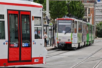Unfall mit Straßenbahn in Zwickau: Sachschaden beläuft sich auf 8000 Euro - Eine Straßenbahn war in einen Unfall auf der Leipziger Straße in Zwickau verwickelt.