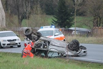 Unfall mit Verletzter auf B 174 bei Marienberg - Unfall auf B 174 bei Marienberg am Ostermontag