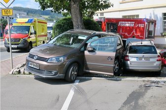 Unfall mit vier Verletzten auf der B 101 in Schwarzenberg - Bei diesem Unfall in Schwarzenberg wurden laut ersten Angaben der Polizei vier Personen verletzt.