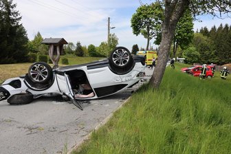 Unfall mit vier Verletzten im Erzgebirge – Umleitungsstrecke überlastet - Aus bislang ungeklärter Ursache kollidierten ein Chevrolet und ein Audi.