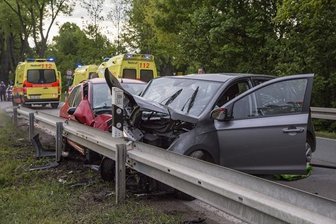 Unfall mit vier Verletzten - Neefestraße voll gesperrt -
