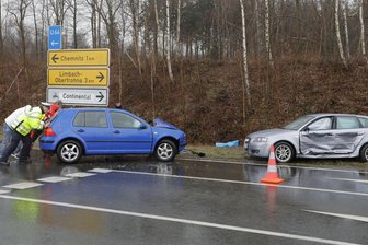 Unfall mit zwei Verletzten auf S244 -