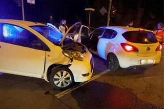 Unfall nach Linksabbiegen auf Mühlenstraße in Chemnitz - Die Mühlenstraße musste am Dienstagabend nach einem Unfall gesperrt werden.