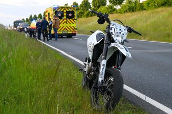 Unfall nahe Harthaer Kreuz: 26-jähriger Motorradfahrer überschlagt sich mehrfach - Zwei junge Motorradfahrer waren auf der S 36 unterwegs, als es zum Unfall kam.