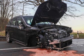 Unfall sorgt für Behinderungen auf B 169 in Hainichen - Auf der B169 zwischen Hainichen und Schlegel sind zwei Pkw zusammengestoßen.