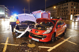 Unfall und Stau an der Zwickauer Straße - 