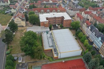 Unfall vor Gymnasium in Werdau: Citroën erfasst 14-jähriges Mädchen - Vor dem Gymnasium in Werdau hat ein Auto ein 14-jähriges Mädchen erfasst.