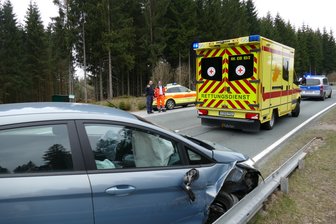Unfall zwischen Lkw und Pkw - 