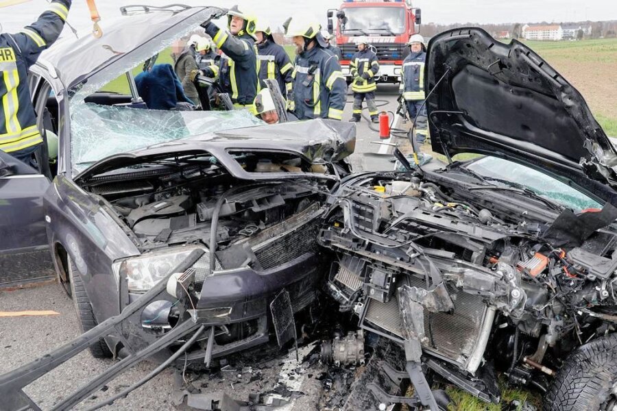 Unfall zwischen Mittweida und Ottendorf: 72-jähriger Audifahrer verstorben - Am 3. April waren zwischen Mittweida und Ottendorf zwei Autos frontal zusammengestoßen. 