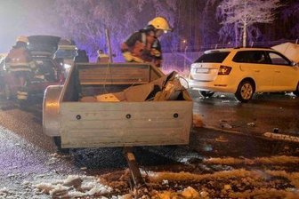 Unfall - Drei junge Leute wurden bei einem Unfall in Freiberg verletzt. 