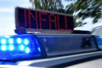Unfallflucht: Autofahrer lässt verletzte Simson-Fahrerin liegen - 