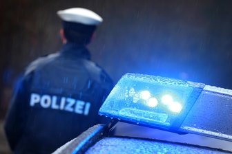 Unfallflucht in Plauen: Unbekannter verursacht hohen Sachschaden - Die Polizei in Plauen ermittelt zu einer Unfallflucht.