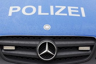 Unfallflucht mit 25.000 Euro Schaden - Die Polizei sucht nach der Unfallflucht Zeugen.