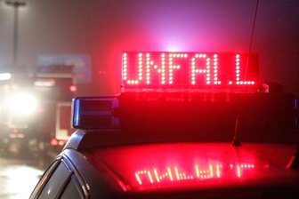 Unfallflüchtiger lässt zwei Schwerverletzte zurück -