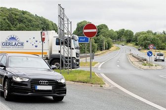 Unfallschwerpunkte in Plauen: Zufahrt zur Autobahn 72 soll umgebaut werden - Die Autobahnabfahrt Plauen-Ost ist Unfallschwerpunkt - vor allem beim Linksabbiegen in Richtung Neuensalz (wie hier der Lkw).