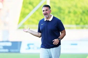 "Unfassbare Kulisse": Viktoria-Berlin-Trainer bricht Lanze für Fans des FSV Zwickau - Viktoria-Berlin-Trainer Semih Keskin brach nach dem Spiel eine Lanze für die Zwickauer Fans.