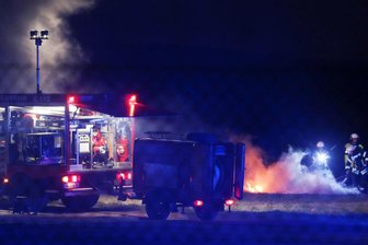 Ein ungenehmigtes Lagerfeuer hat zu einem Feuerwehreinsatz geführt.