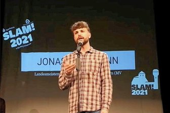 Ungeplant: Erzgebirge ist für einen Abend Poetry-Slam-Hochburg - "Es ist ein Experiment": Jonas Hoffmann organisiert den Poetry-Slam in Oberschaar.