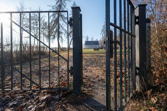 Ungewöhnlich: Kirchgemeinde übernimmt die Verwaltung eines kommunalen Friedhofs im Vogtland - Der Friedhof in Großzöbern wird nun kirchlich verwaltet, bleibt aber kommunal.