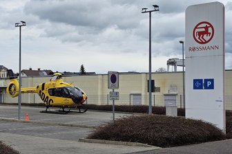 Ungewöhnlicher Landeplatz: Darum landete Rettungshubschrauber „Christoph 46“ mitten in der Rochlitzer Innenstadt - Am Sonntagnachmittag landete der ADAC-Rettungshubschrauber „Christoph 46“ auf dem Parkplatz an der Gärtnerstraße in Rochlitz.