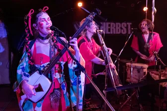 Ungewöhnlicher Sound bei Plauener Folkherbst: Moderne japanische Volksmusik mit der Band Mitsune -