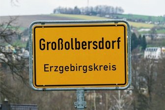 Ungewöhnlicher Vorfall: Ortstafeln im Erzgebirge zunächst geklaut und anschließend vertauscht - Ortstafeln wie dieses wurden am Wochenende entwendet und an anderer Stelle wieder eingesetzt.
